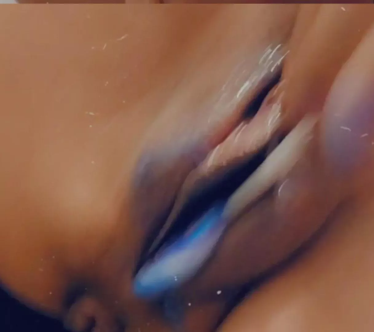 Lollipops are my favorite toy to masturbate with 🤤