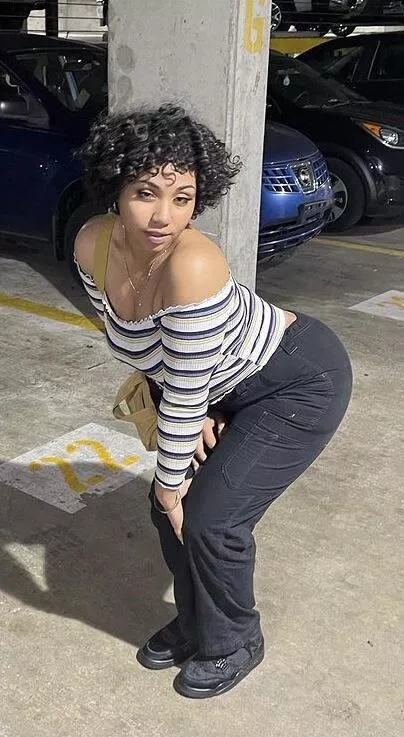 Mom of 2 tryna get sluttted out for stranger cum kik jizzperv