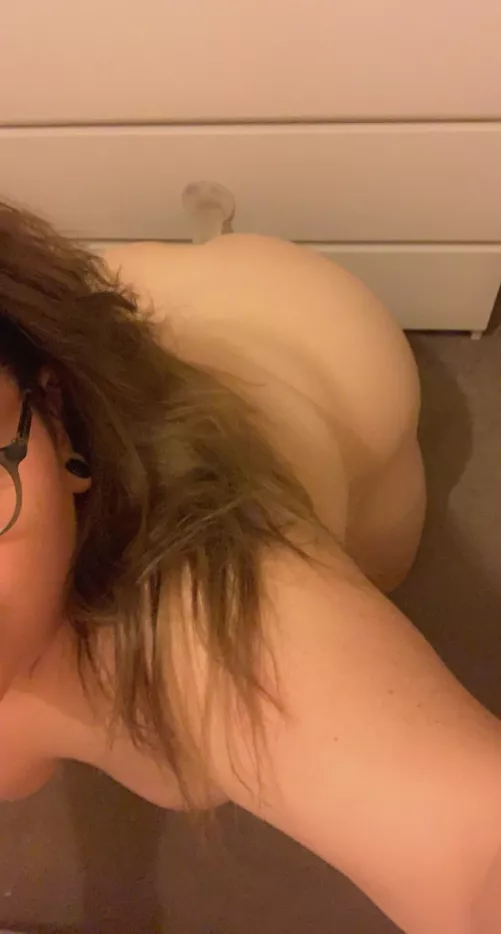 Need someone who knows how to handle a brat to leave a hand print or 2