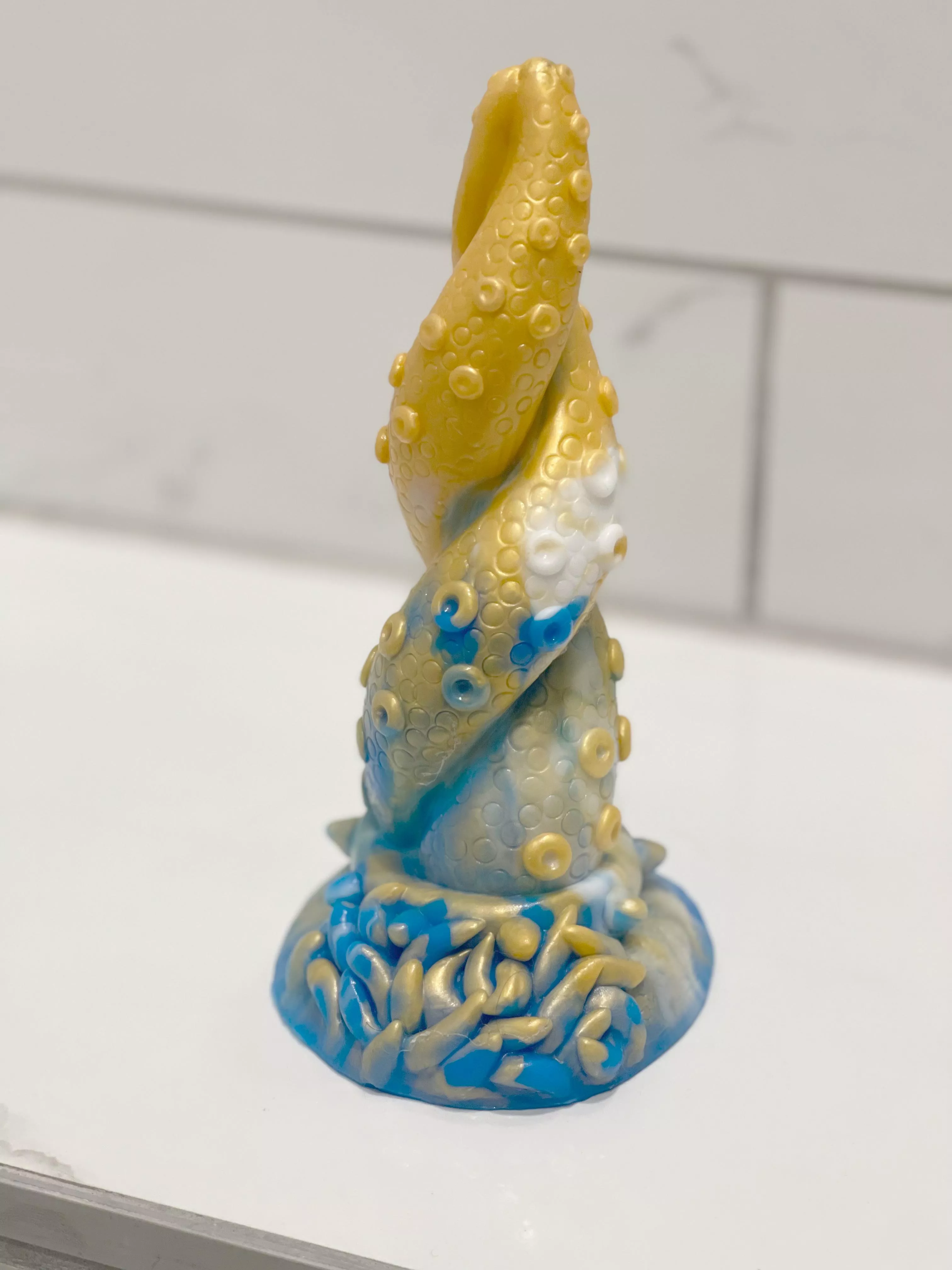 New plug! Bigger then my hand! Who wants to see me sit on it?