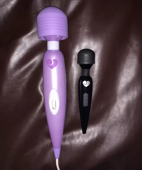 New toy! 🧸 It’s so BIG & POWERFUL😍 I can’t wait to find out how fast it’ll make me cum? 💦🤪💖