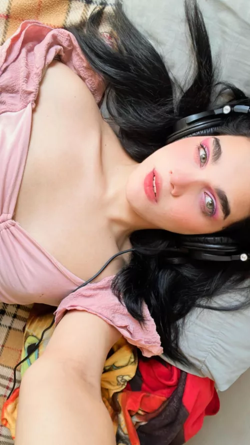 Pls rate me 0-10 🥺