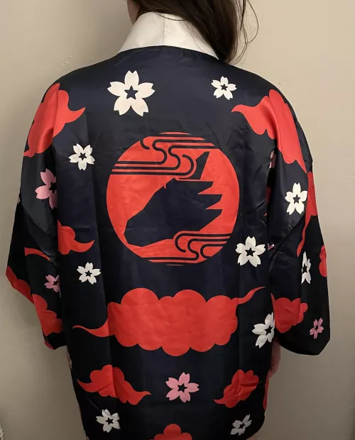 Plus size kimono fits 6’2” wife nicely.