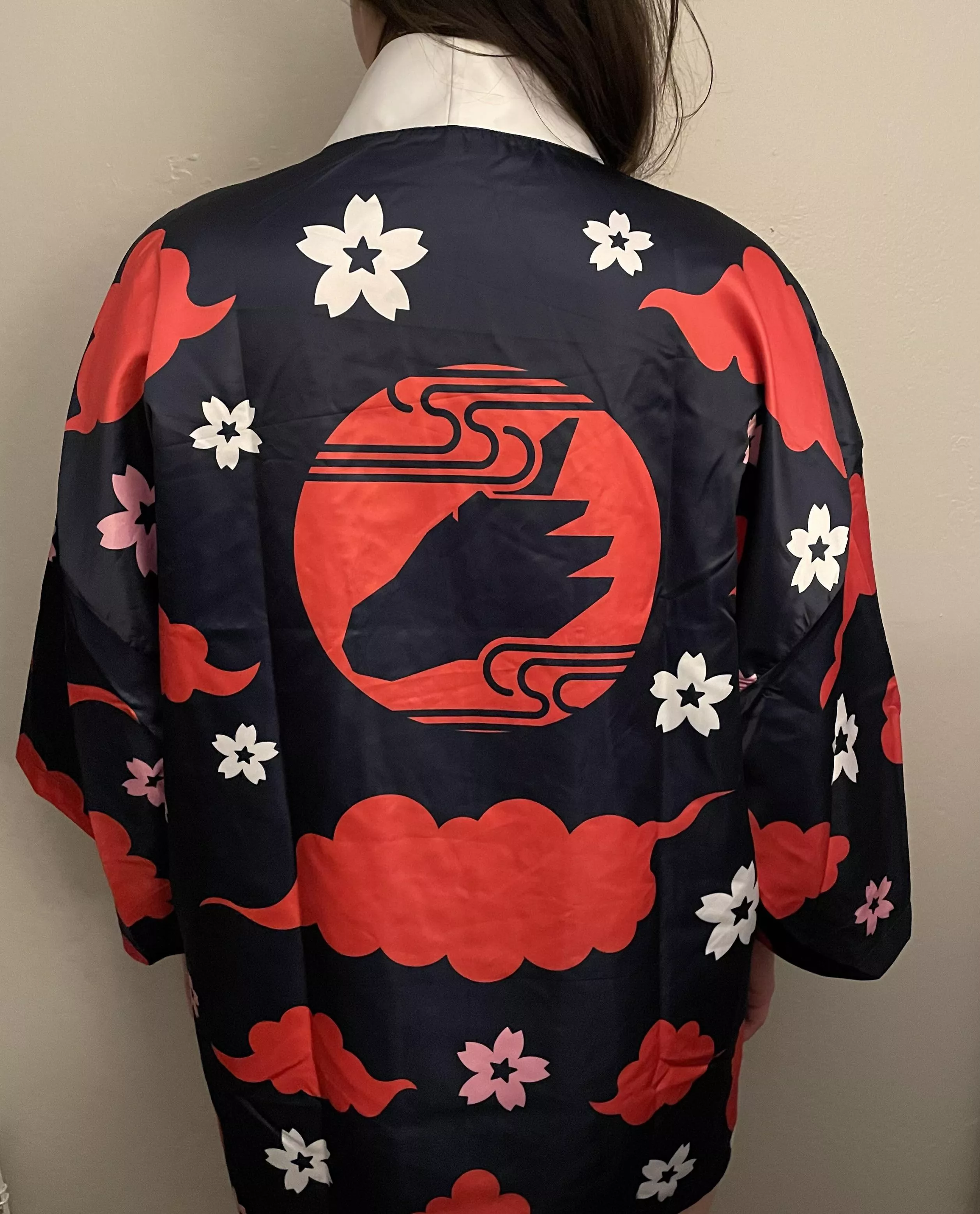 Plus size kimono fits 6’2” wife nicely.