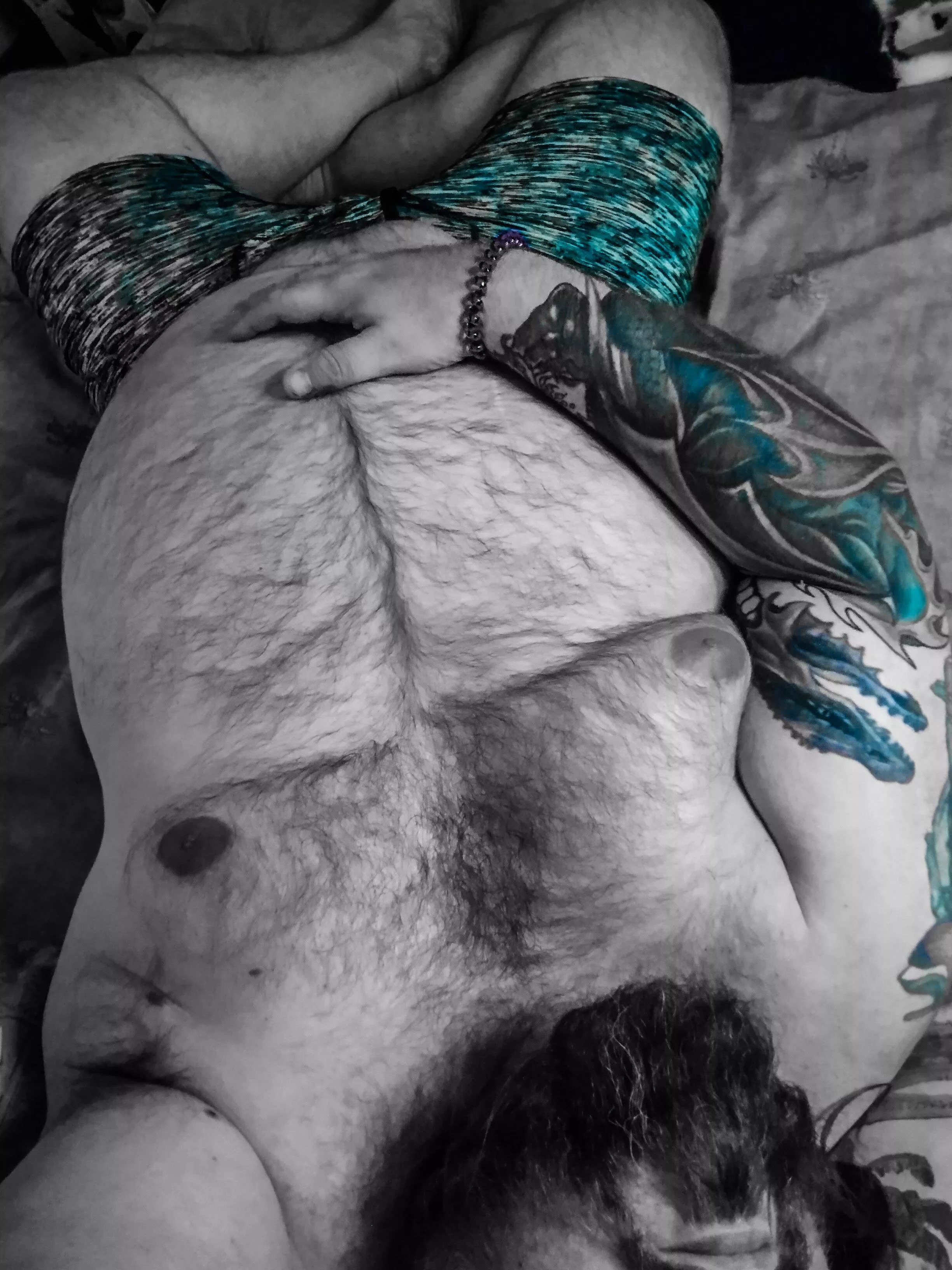 Soft tones, softer curves