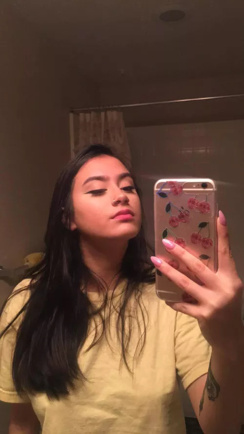 wanna bust a fat ass nut to her nudes? upvote and dm