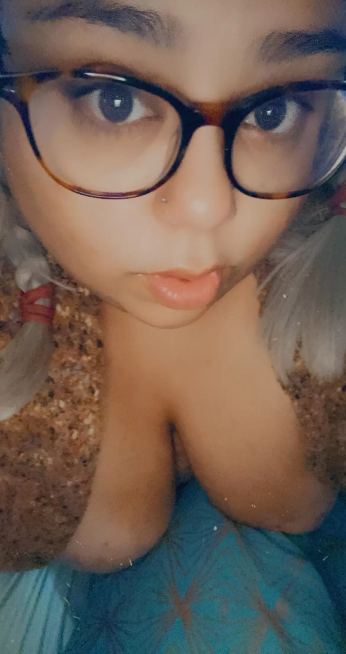 Weekend (f)ucks are in order when there’s nothing else to in the dorms 😈🍑🍆💦🍆💦🫦