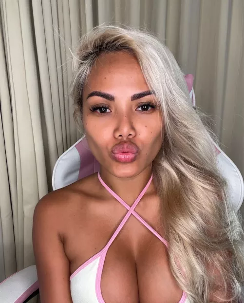 Would you like to play with me?☺️