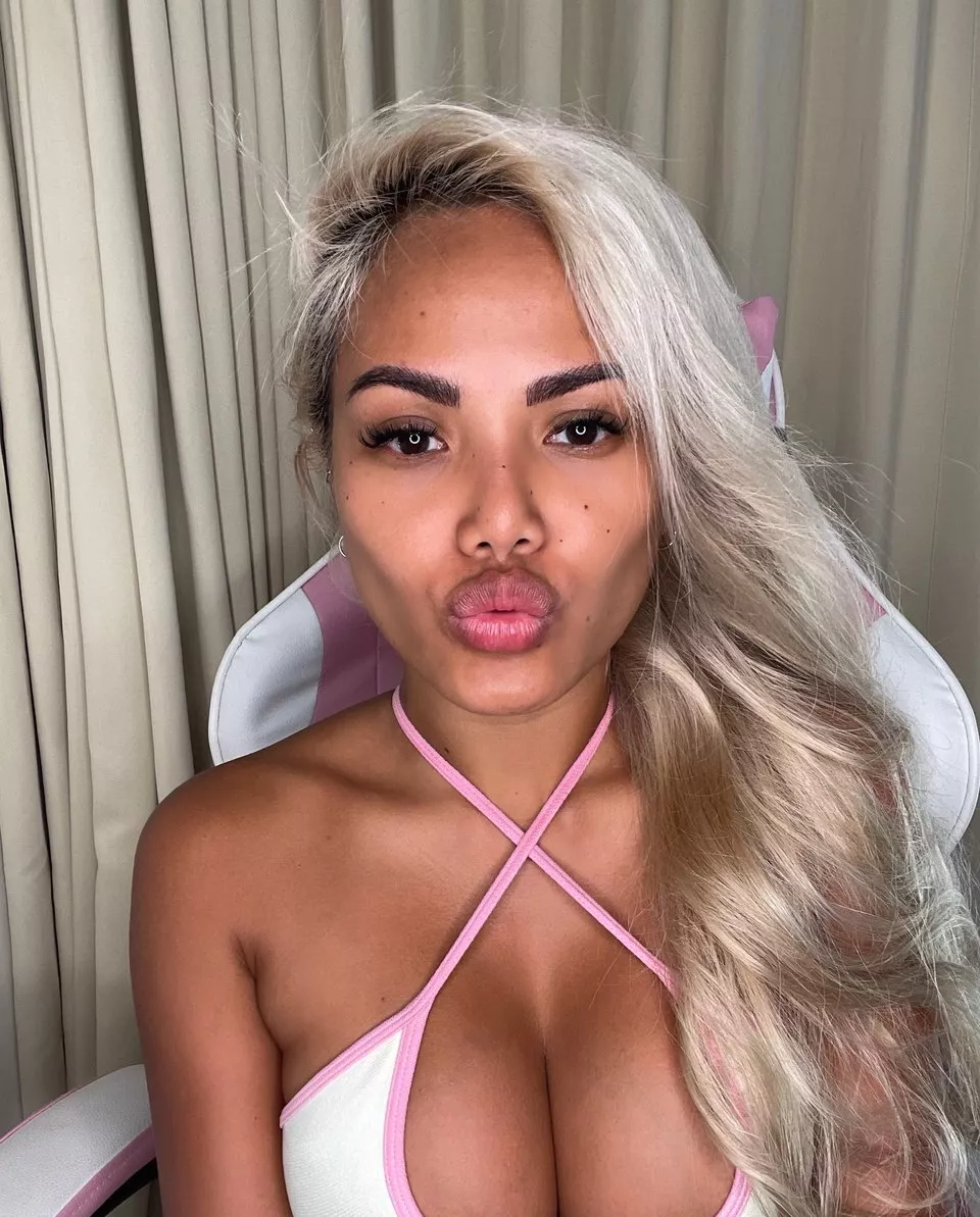 Would you like to play with me?☺️