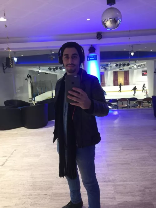 27M looking for some buddies to play overwatch 2 with. I am open for DM's (I am interested in genuine conversations with genuine people. If you're looking for a jerk-off buddy. I am not your guy. Sorry, but have a good day still :D)