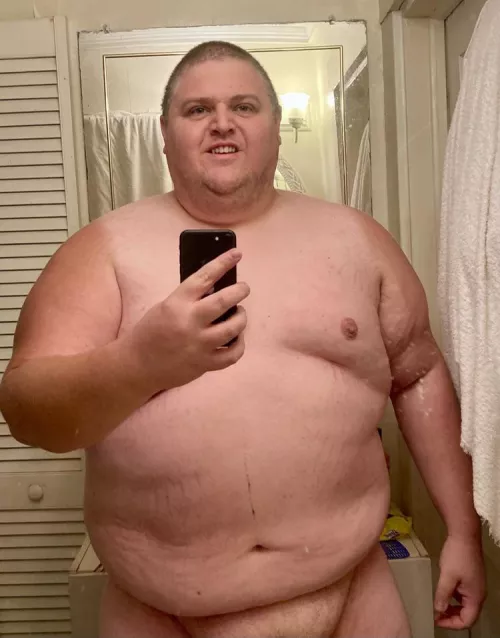 Any boys for a masculine chub daddy? 6’5 350lbs. Love genius and twinks but open to anyone!