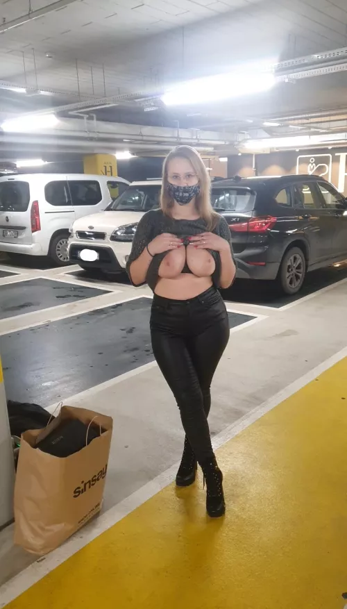 BOOM! A quick snapshot after shopping. Heh