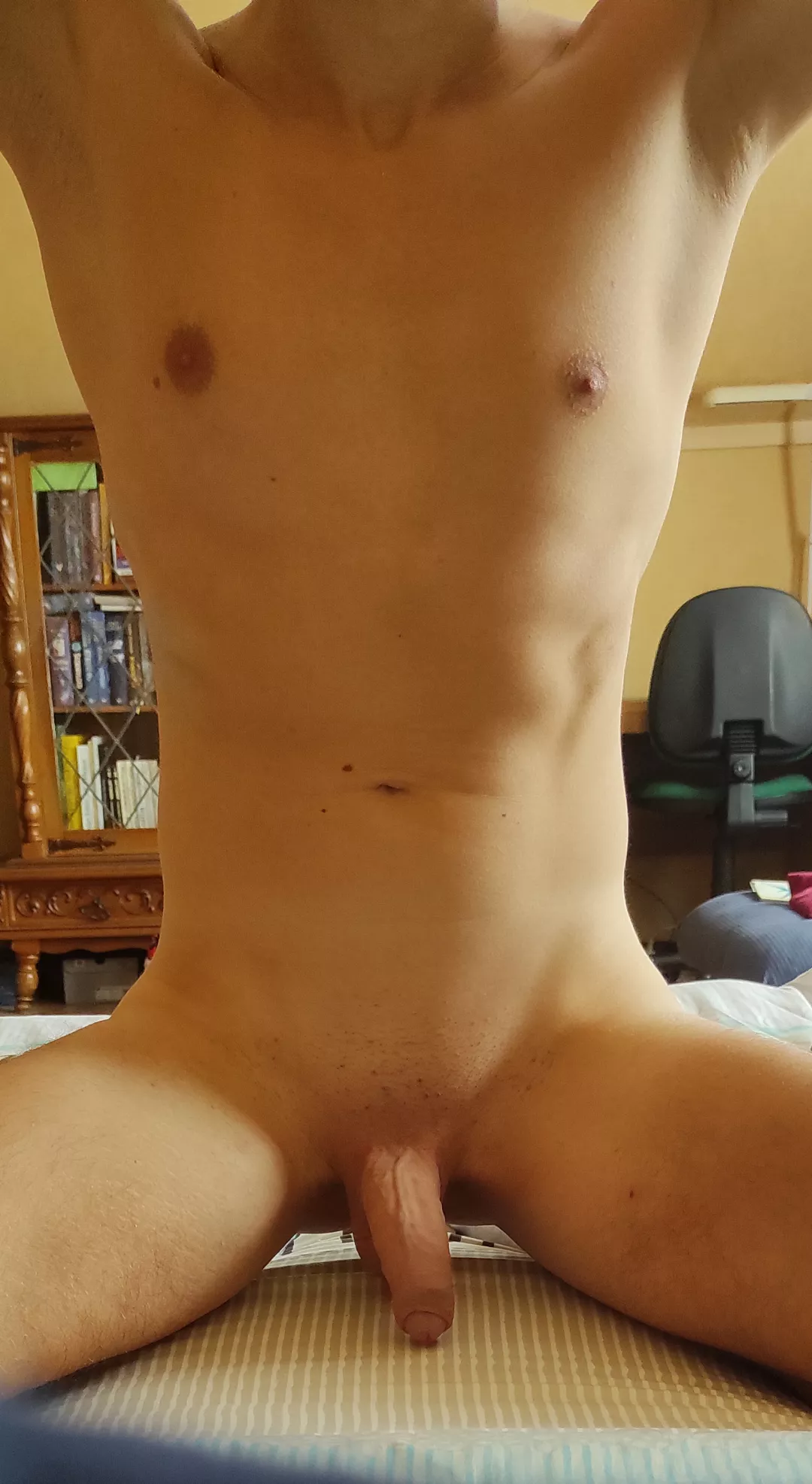 do I have the looks of a twink?