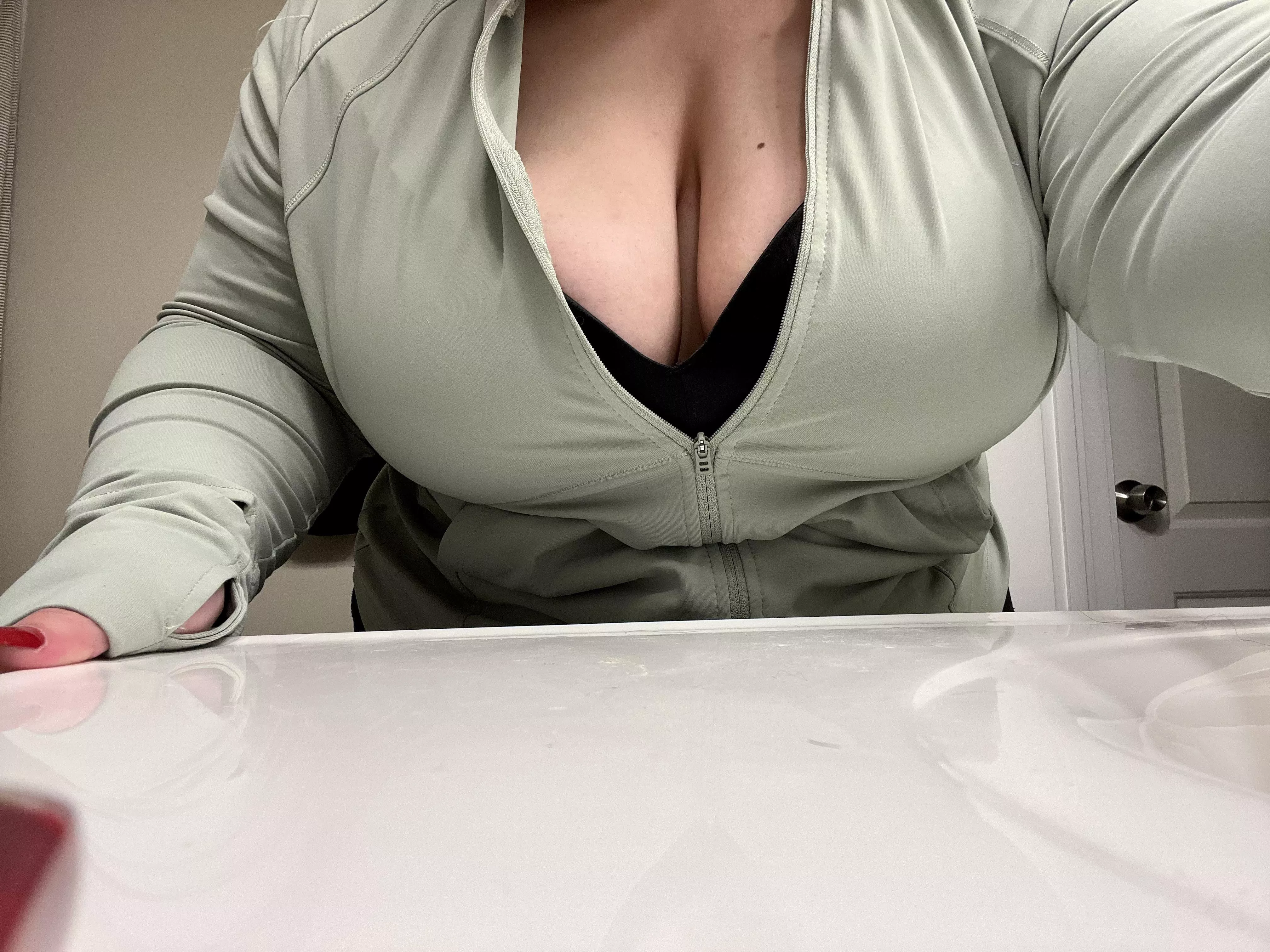 football Sunday deserves a titty pic 🏈