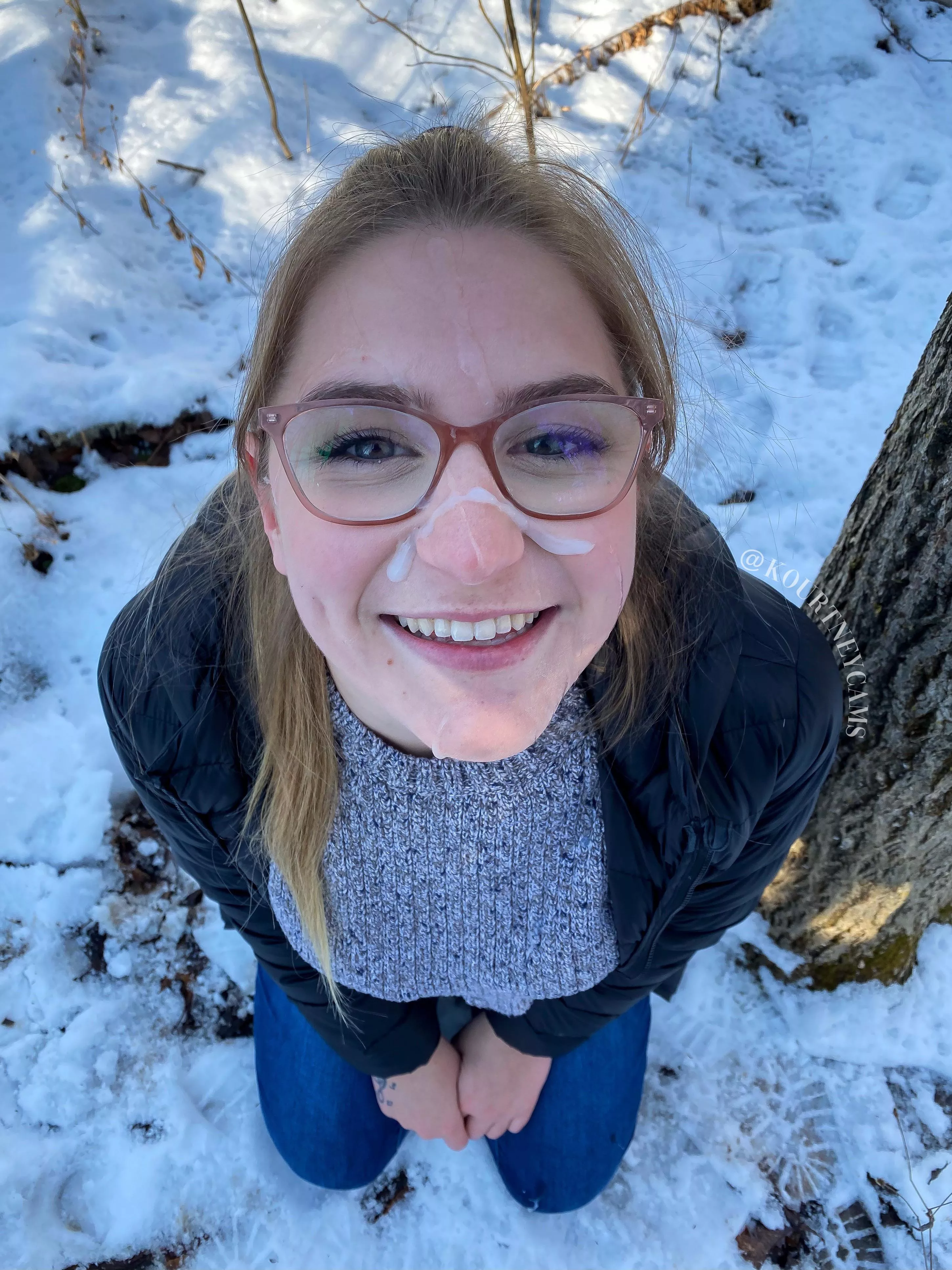 Getting covered in cum outside in the snow is so refreshing 😍