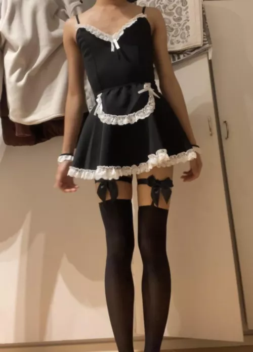 Got this pretty maid dress as a gift. What do you guys think? 🙈