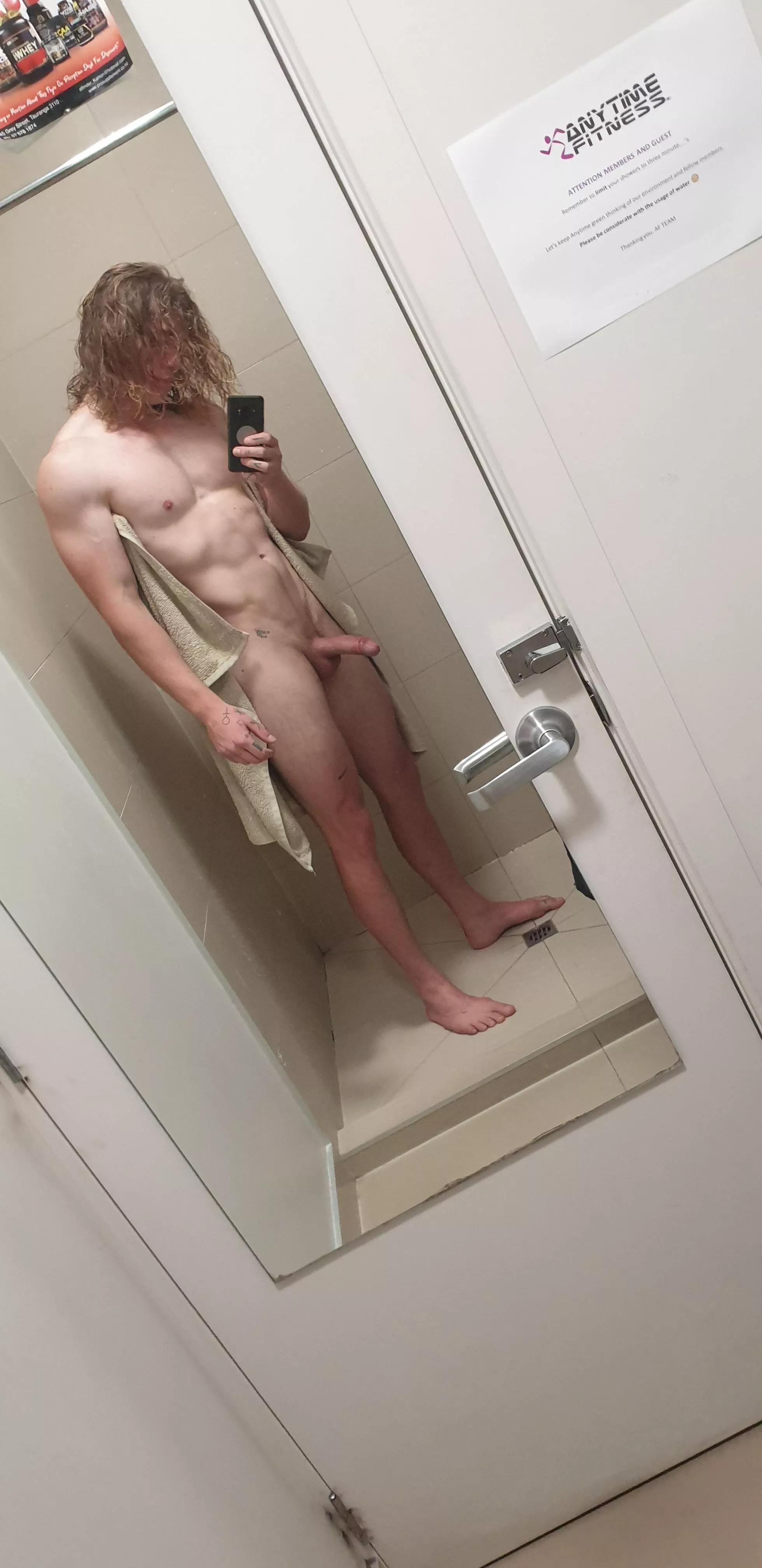 Hello, here's another gym shower selfie