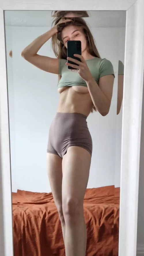 Hola, these are my underboobs. That's it