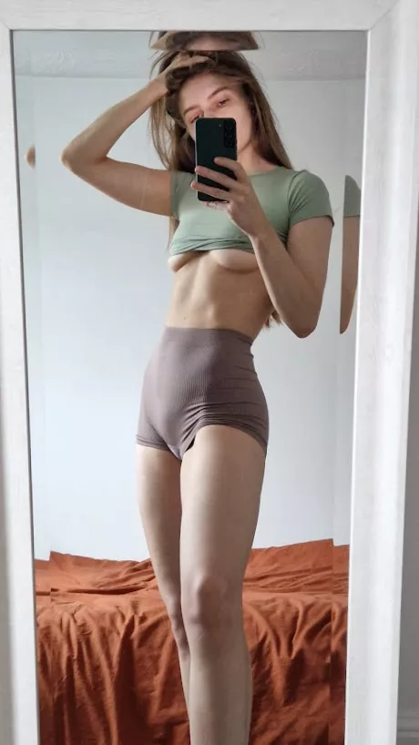 Hola, these are my underboobs. That's it