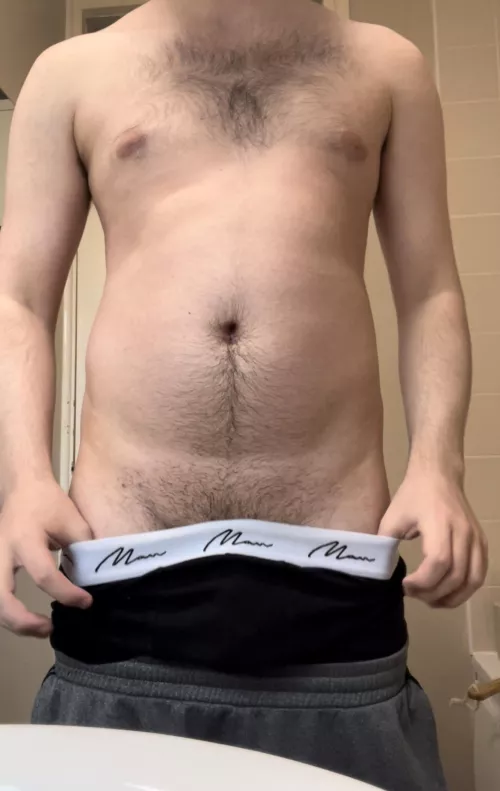 I got a big dick hiding in here. Dms open💦😈