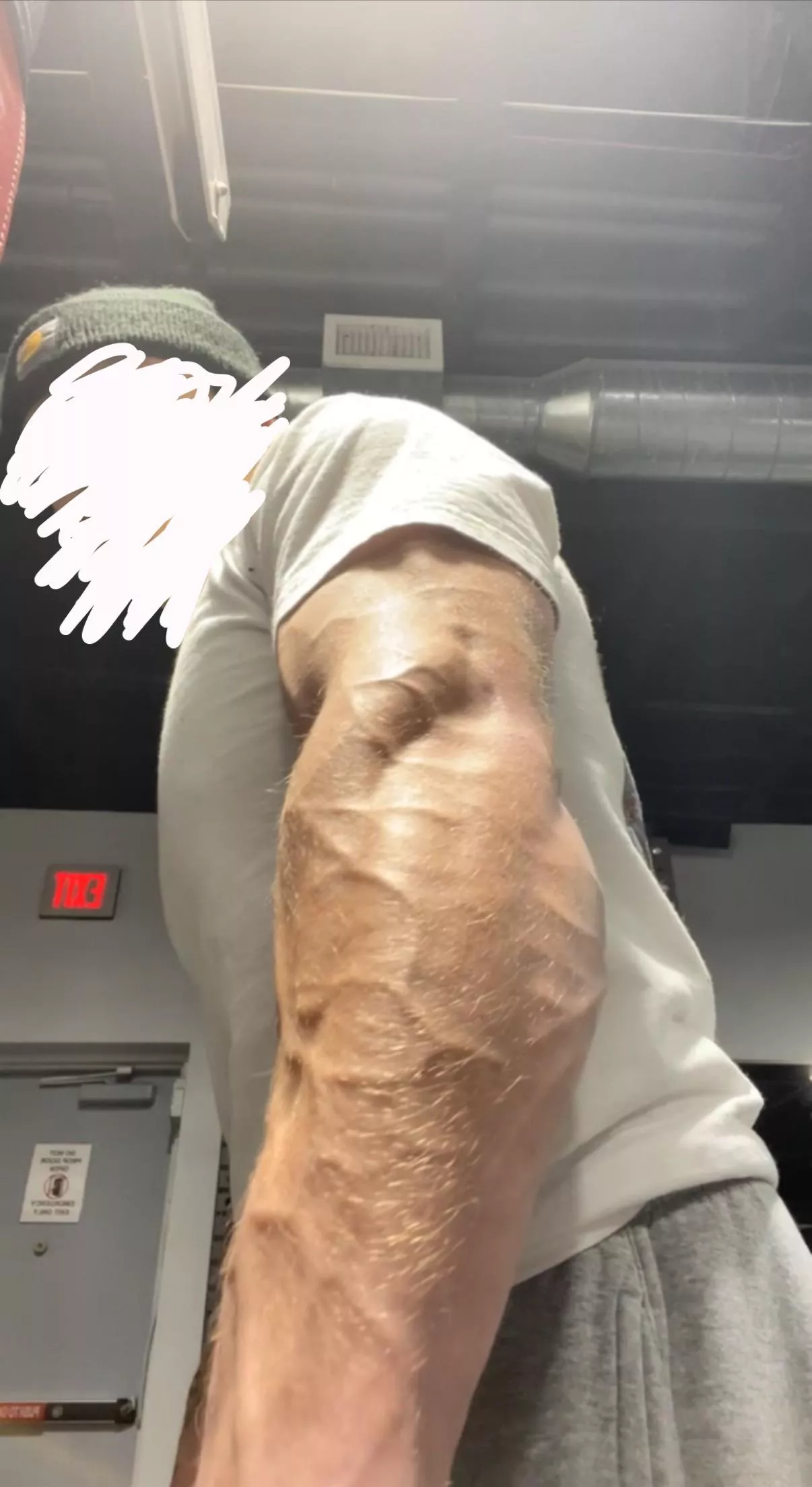 I grip wrenches at work all day 😁🔧