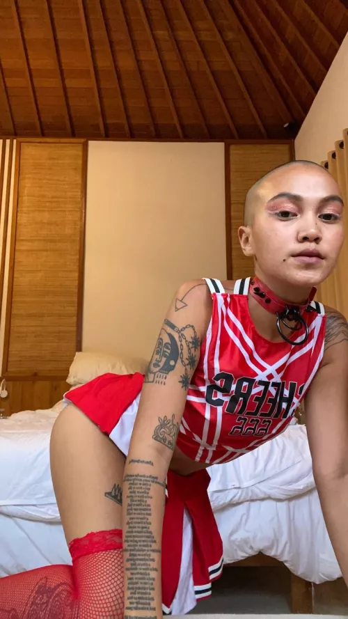 I’d crush your face between my cheeks 🥵🤤