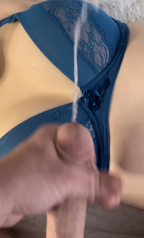 My 19yo girlfriend taking a shot on her new bra