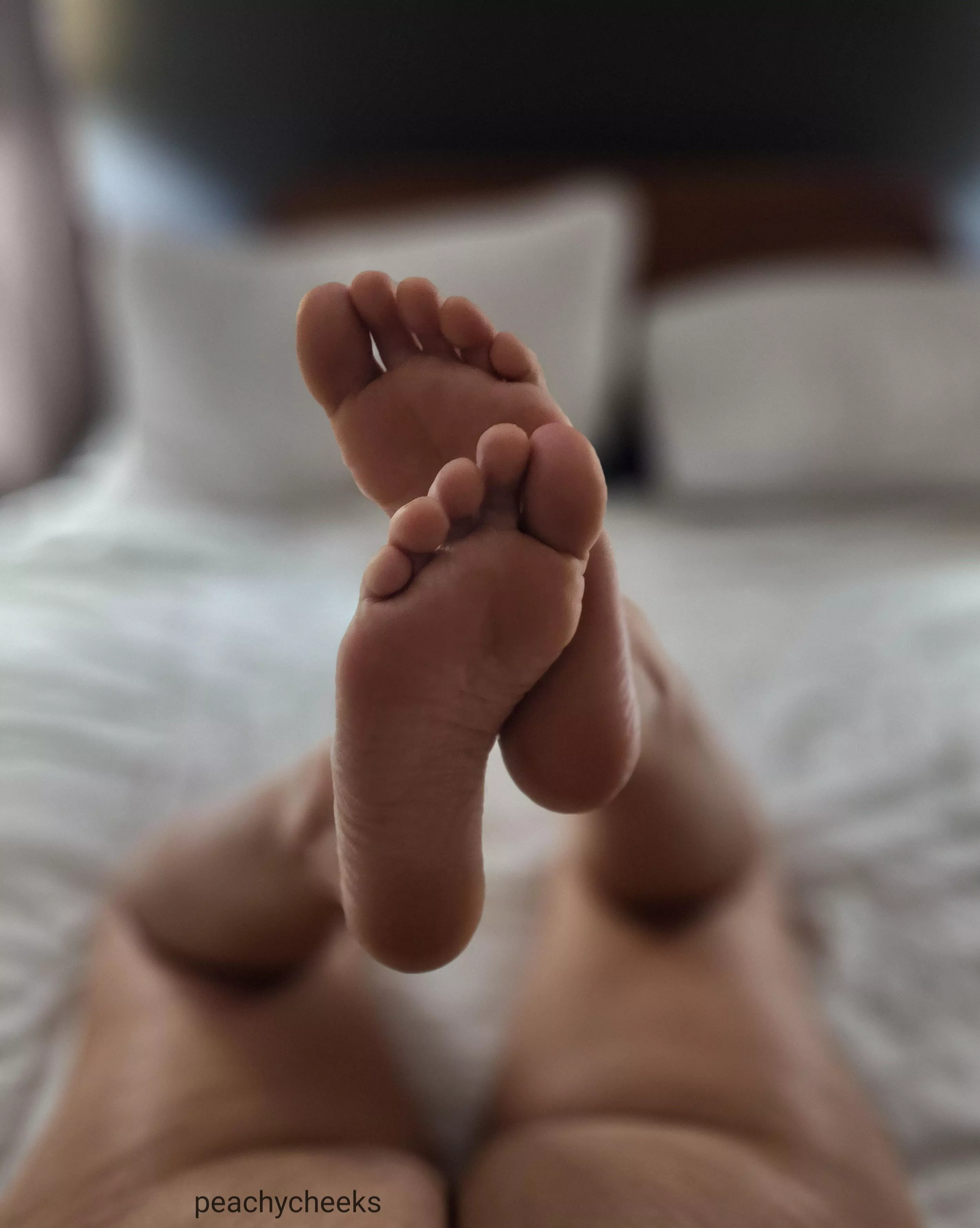 My milf soles are craving some attention 😋