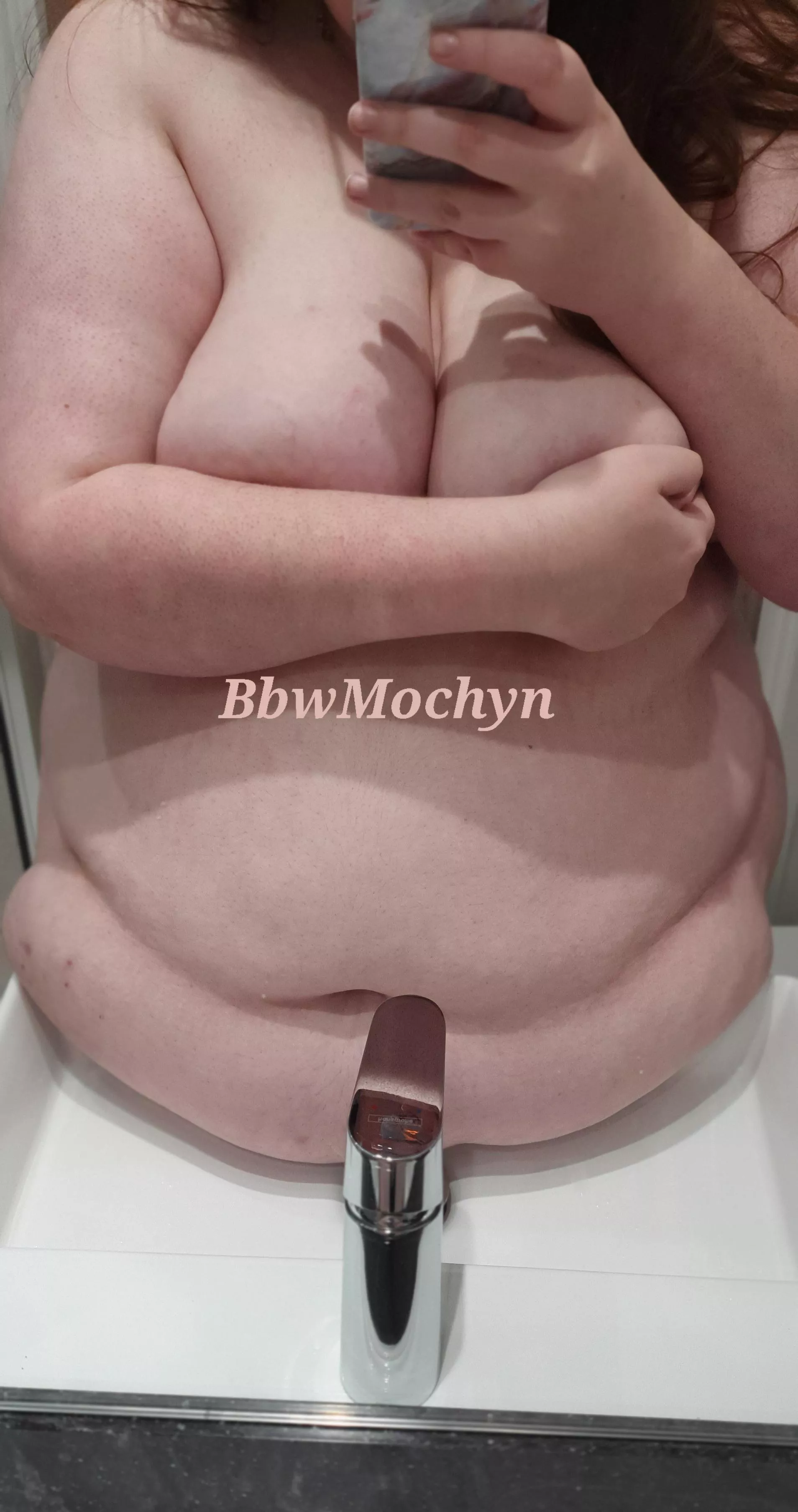 Perfect belly rest (I can't belive my fupa is hiding under too) 😍