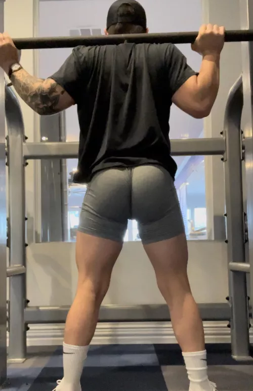 See this booty at the gym what would you do ?