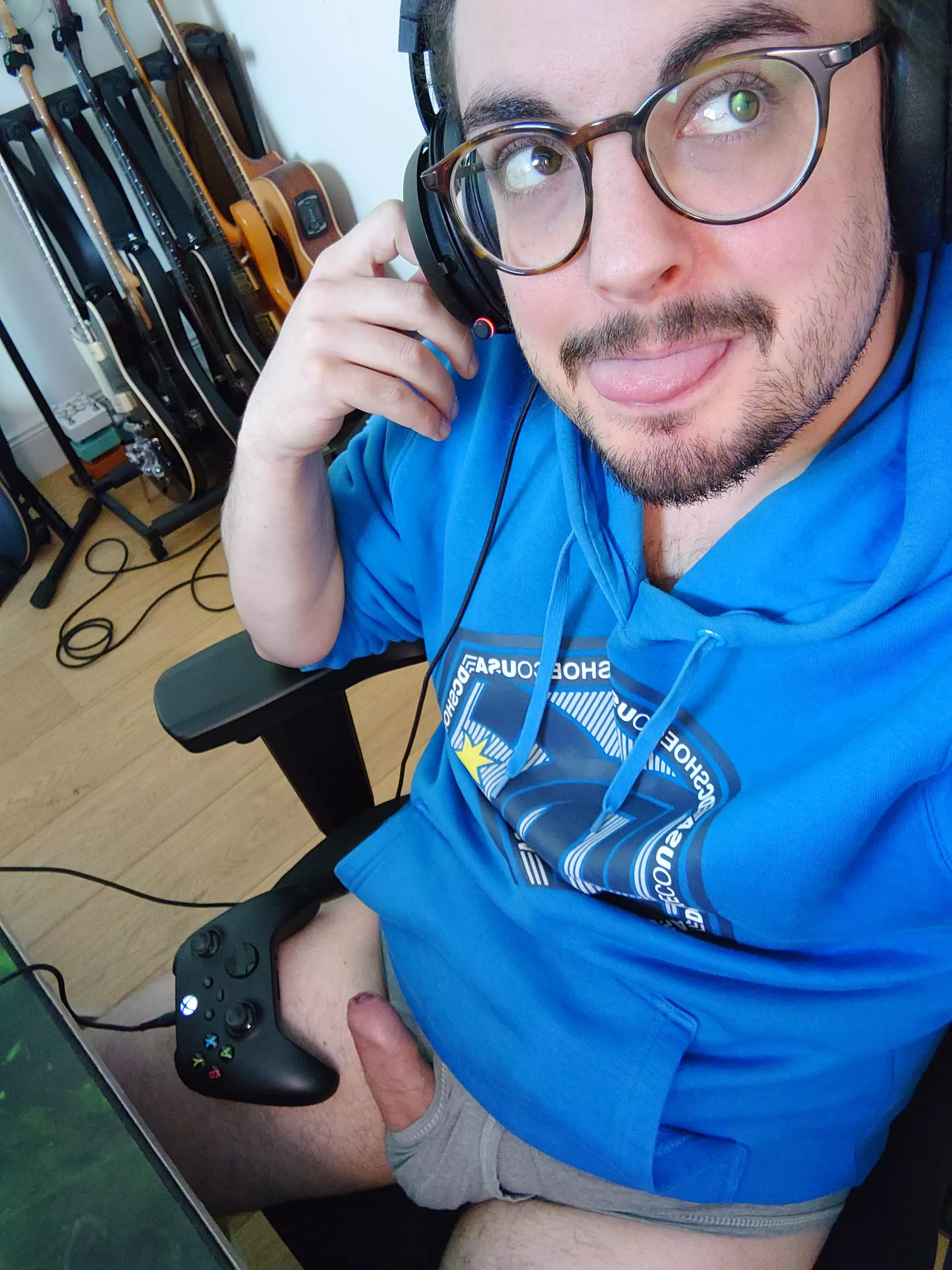 Something slipped out while gayming 😋