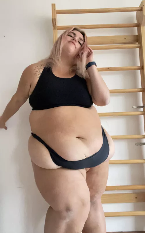 starting the day with some stretching is always a good idea 😍🥰