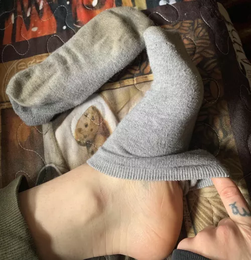 The foot imprints are so prominent on this pair [female]