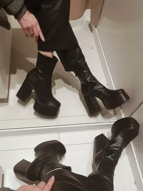 tried on these heels, what do you think? 😌