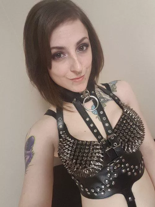 1 upvt = 3 pics in your dm 1 comment=surprise 🥰