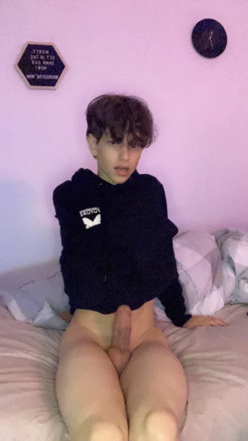 19 need a older man to hmu i have a menu