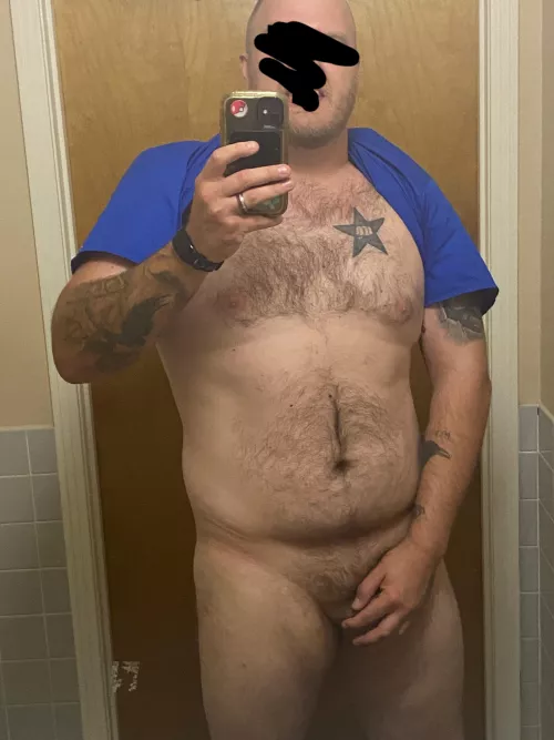 35 me. I like small shaved guys if any one wants to chat