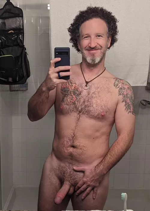 [40] Good morning. If I ignore it while I brush my teeth, it's easier to get my underwear on. 😅☀️