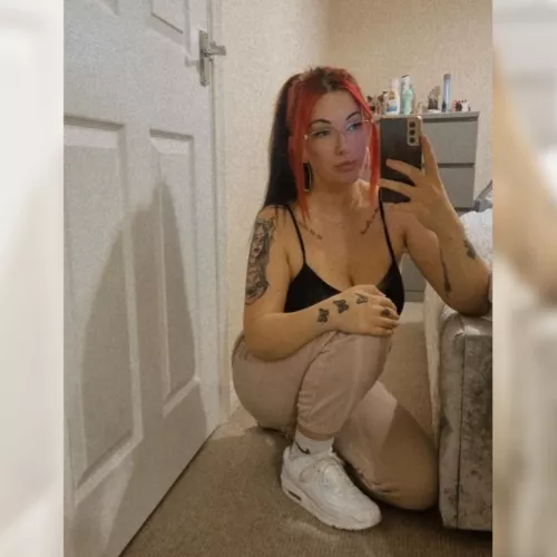 5'3 with the biggest natural boobies🤭🥵 I'm defo fuckable anywhere and everywhere