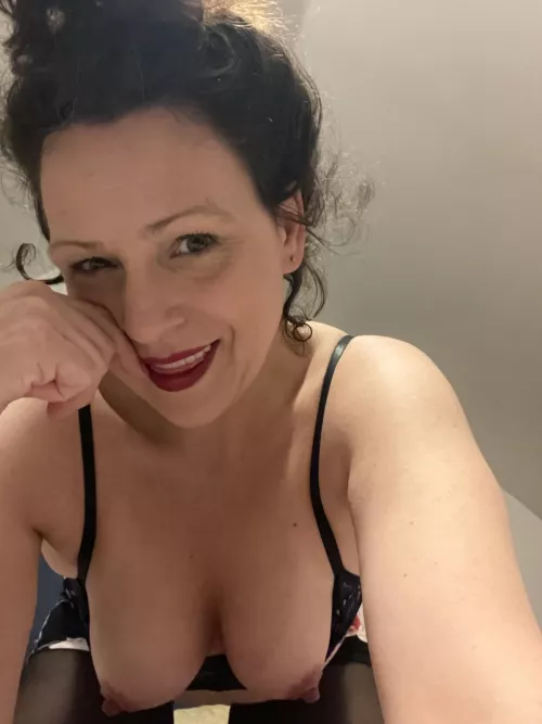 A little smirk before you watch me werk