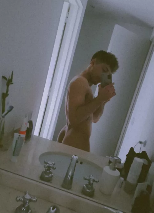 A shy little ass 🍑