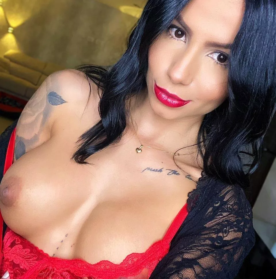 Anybody wants to join me 😈🛀