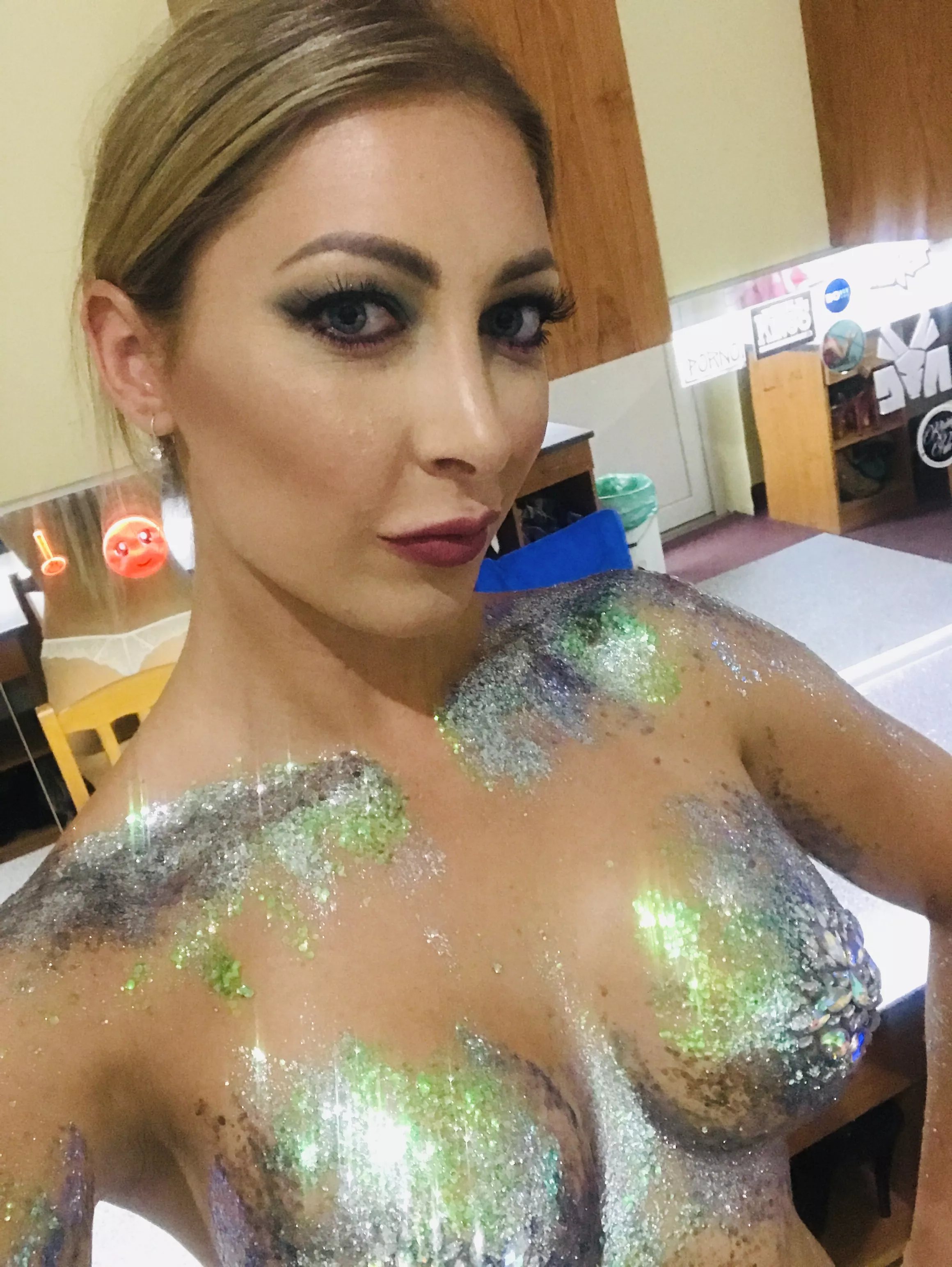 Are you dreaming about girls like me ? (f)