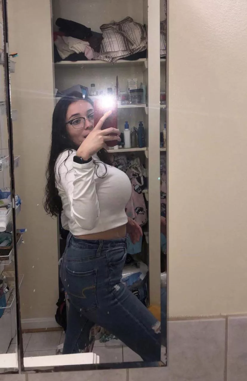 Busty in white, side view