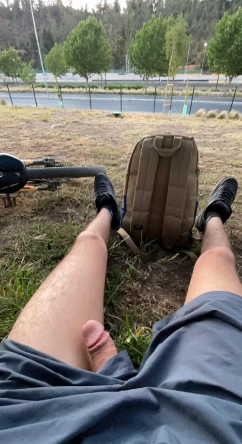 cant imagine a girl coming to me and start jerking me off😮‍💨