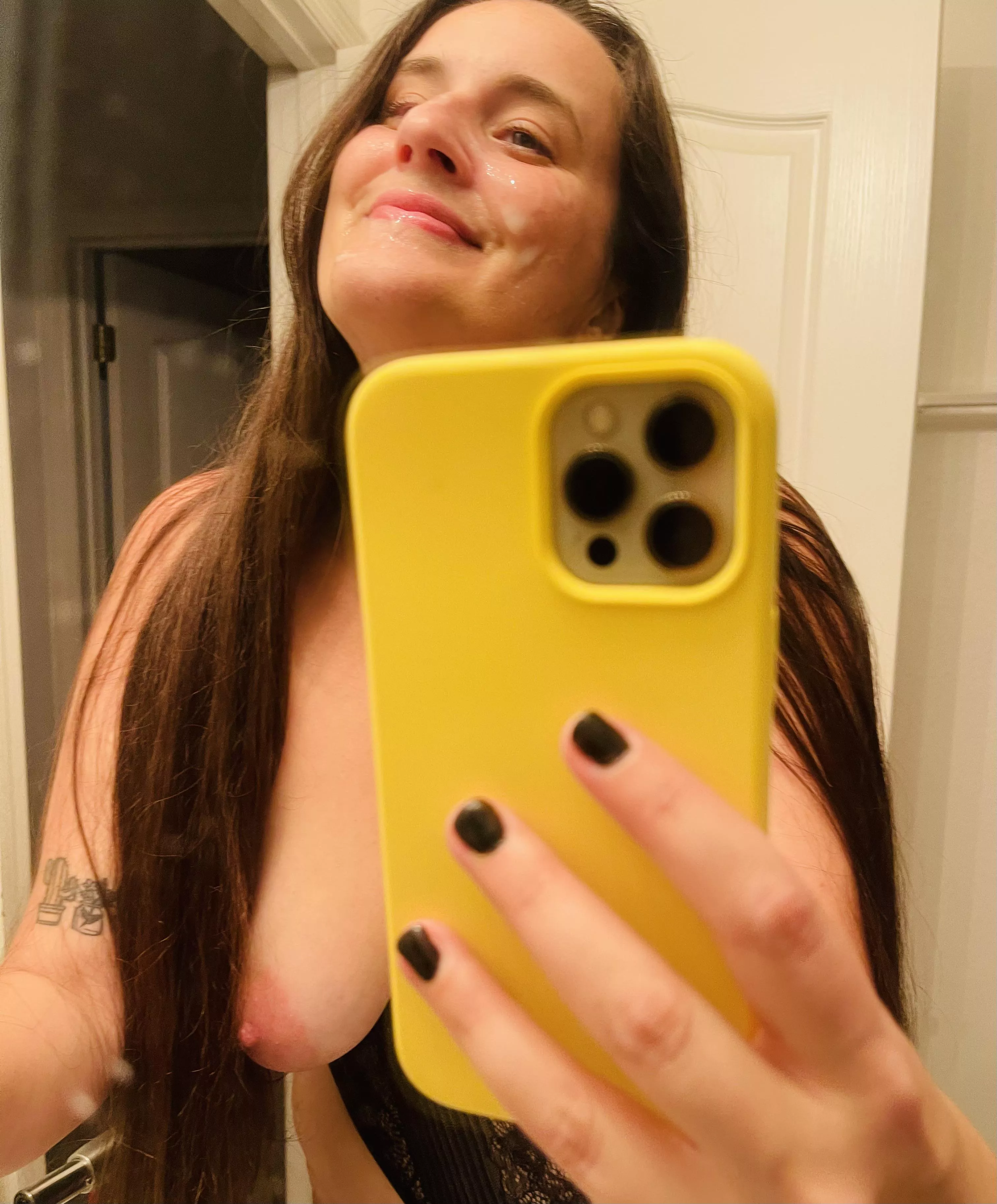 Cum makes mama so happy.