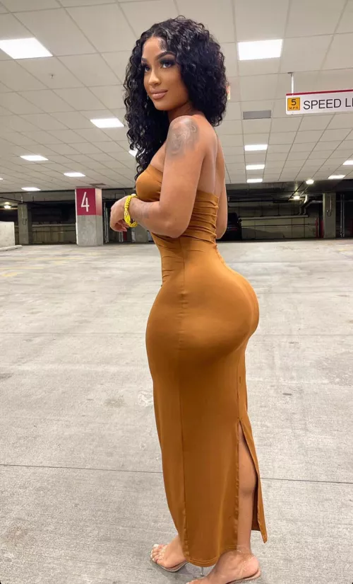 Follow @thefamouslykayy 4 more !!