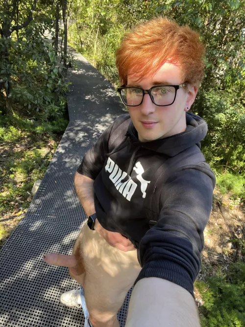 Got hard on the walk to the beach 🤓