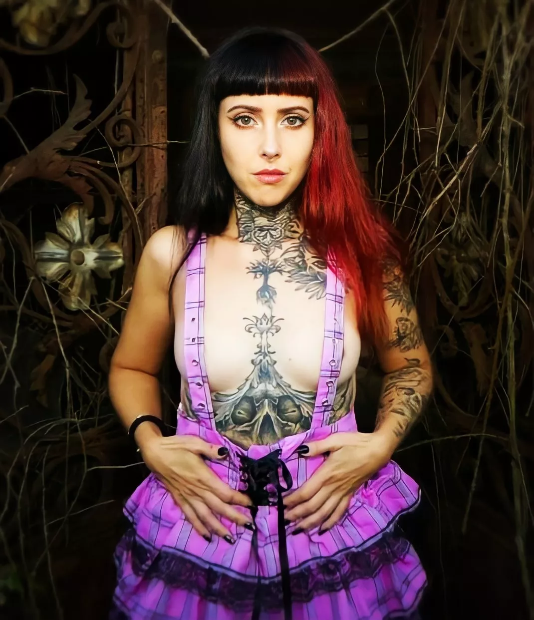 Greetings from this wicked little girl 😈 🔥