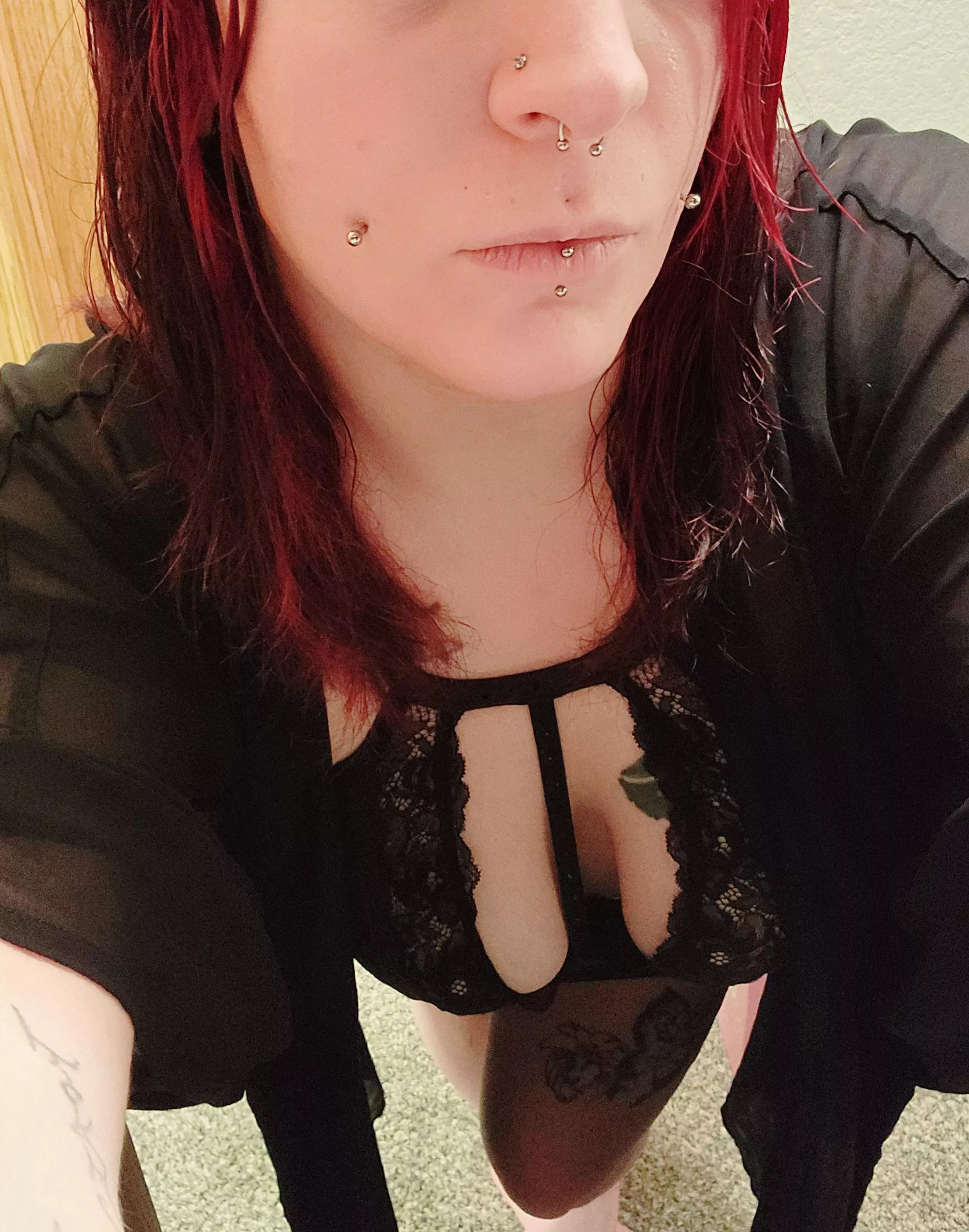 hey daddy, did you miss me? im back and ready to get naughty, new content this weekend and doing promos ALL month 😘 link in comments